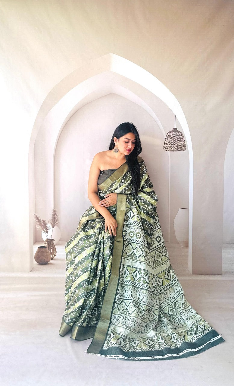Flowy Dola Silk Saree With Digital Printed Work