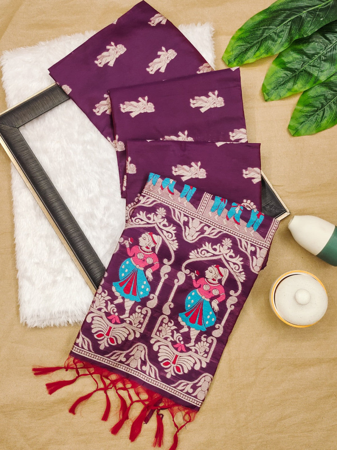 Magenta Traditional Handloom Raw Silk Saree With Woven Design