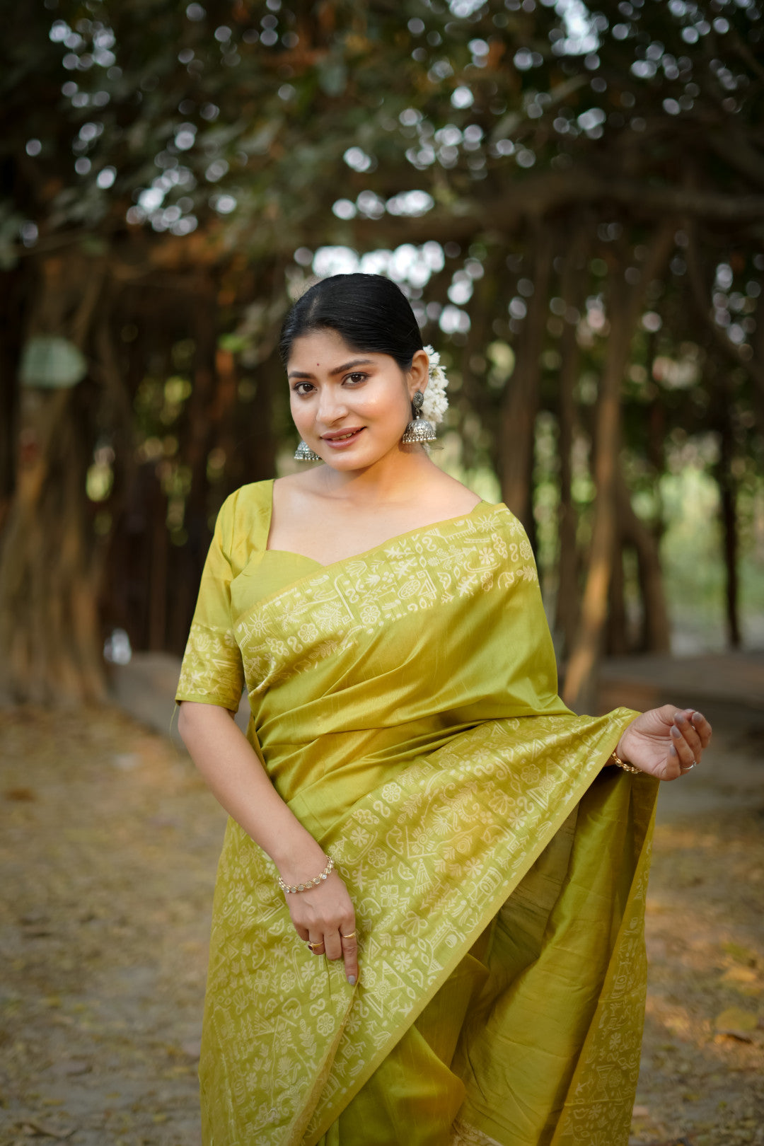 Handloom Raw Silk Saree With Contrast Weaving Work