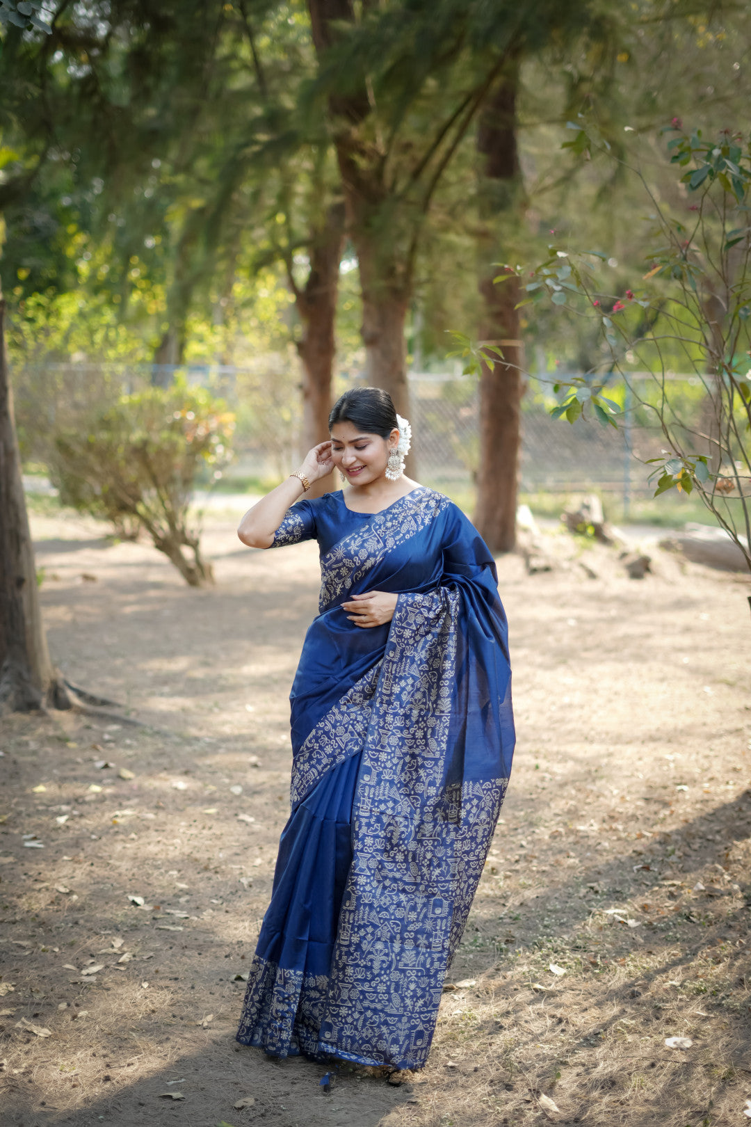 Navy Blue Handloom Raw Silk Saree With Contrast Weaving Work