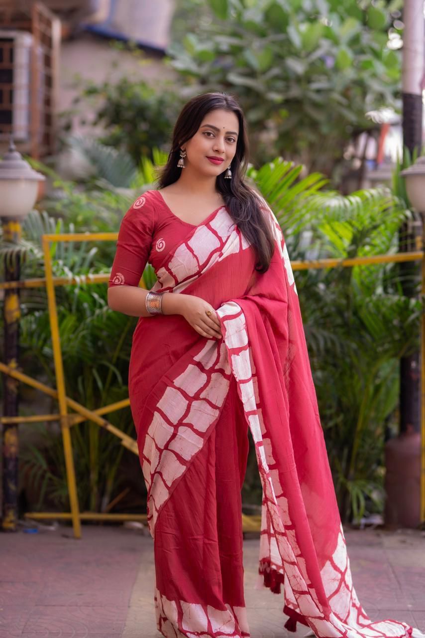 Red Soft Cotton Saree With Batik Printed Work