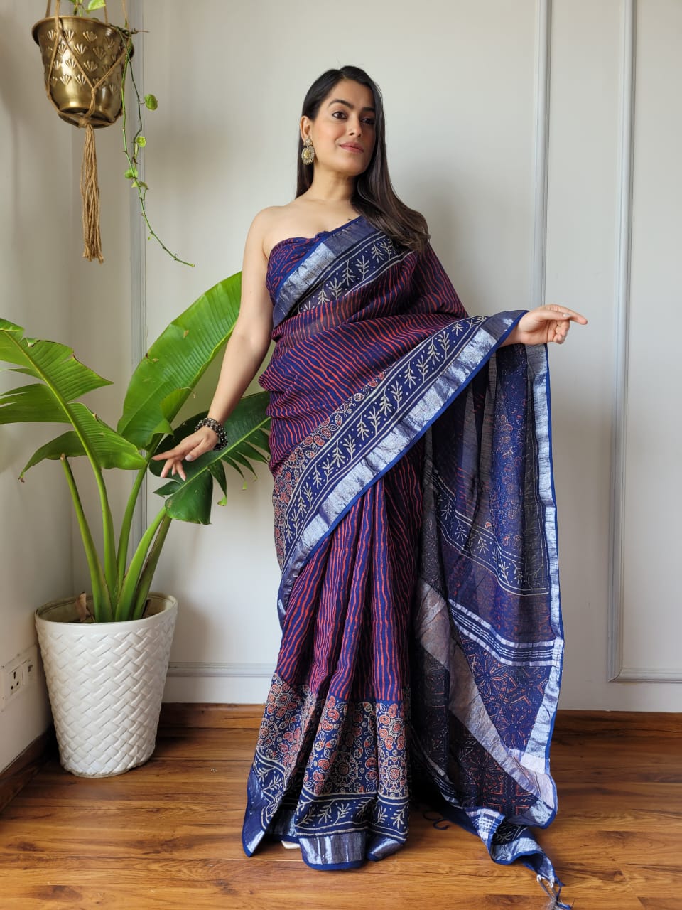 Mix Linen Cotton Saree With Batik Printed Work