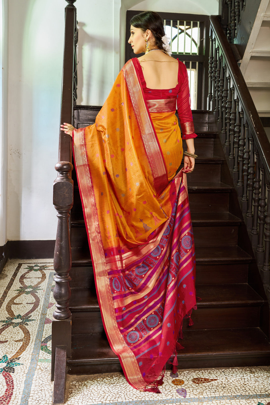Handloom Raw Silk Saree With Zari Weaving Work