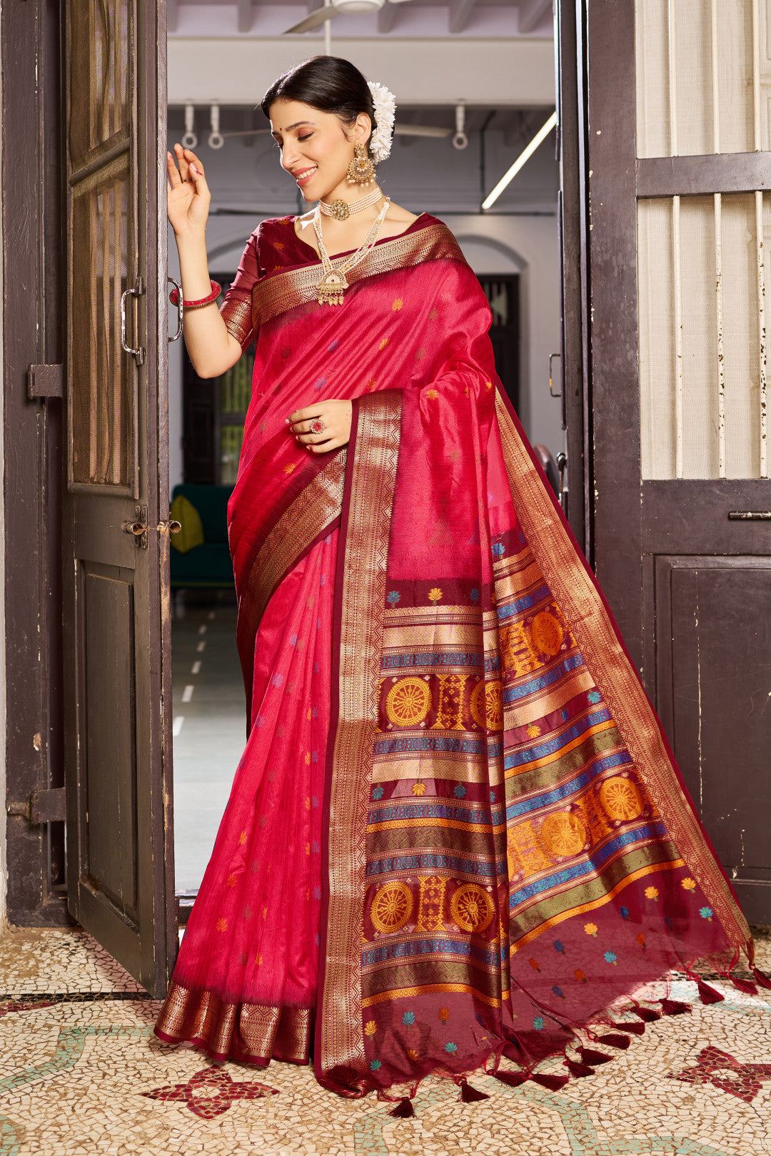 Handloom Raw Silk Saree With Zari Weaving Work
