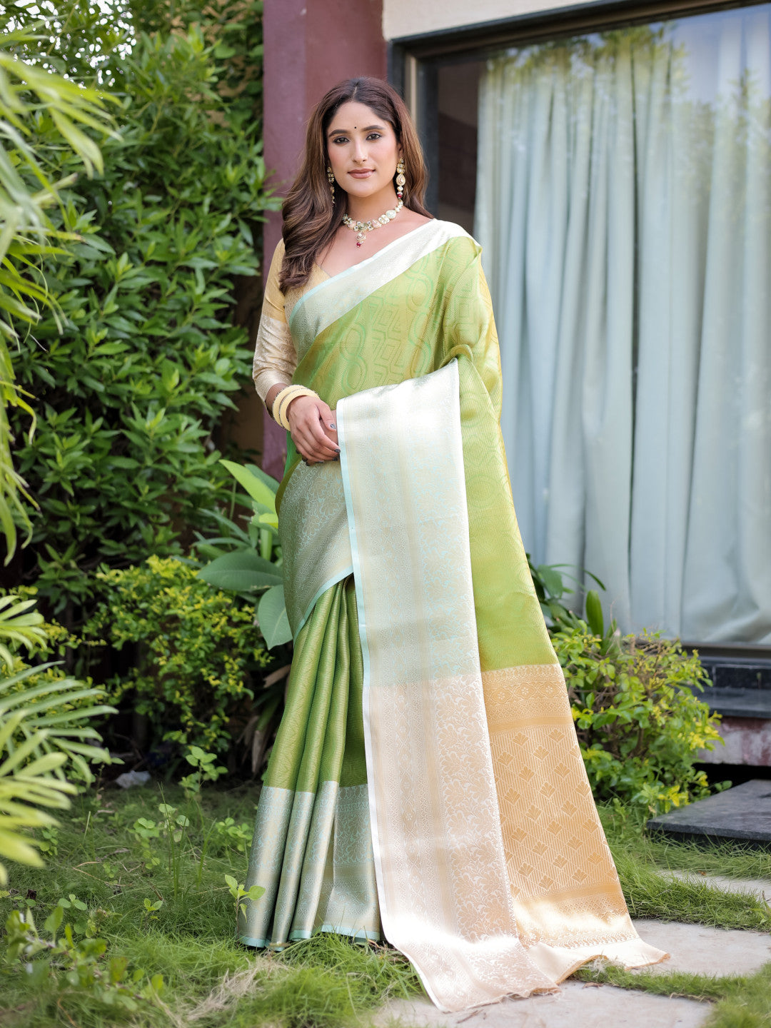 Banarasi Handloom Silk Saree With Zari Weaving Work