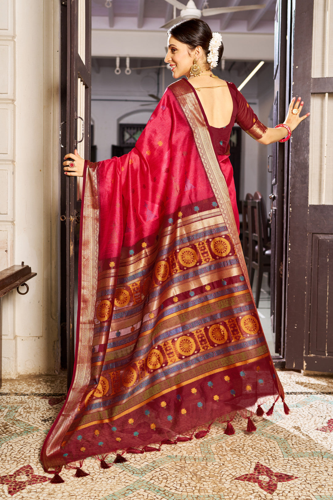 Handloom Raw Silk Saree With Zari Weaving Work