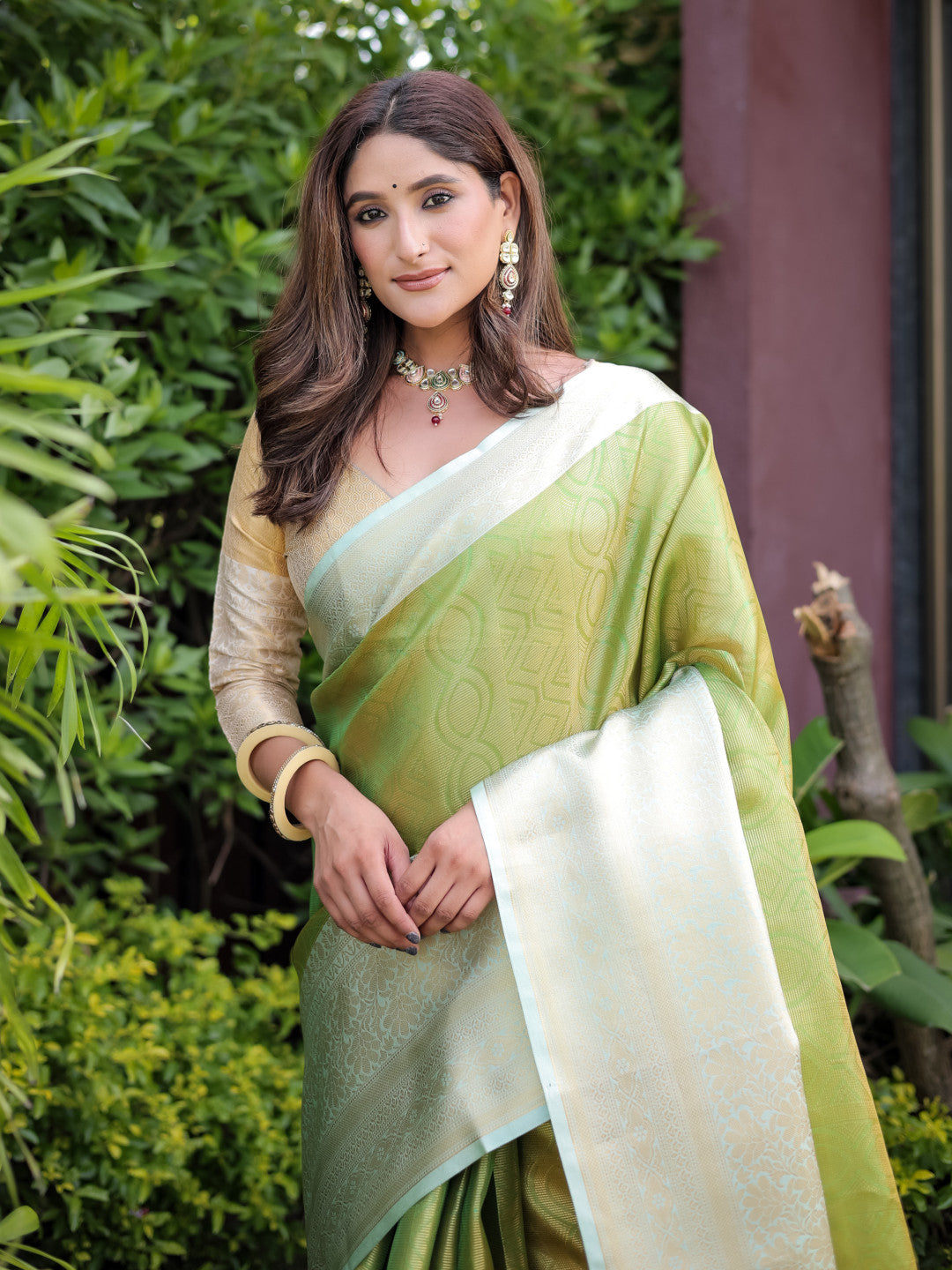 Banarasi Handloom Silk Saree With Zari Weaving Work