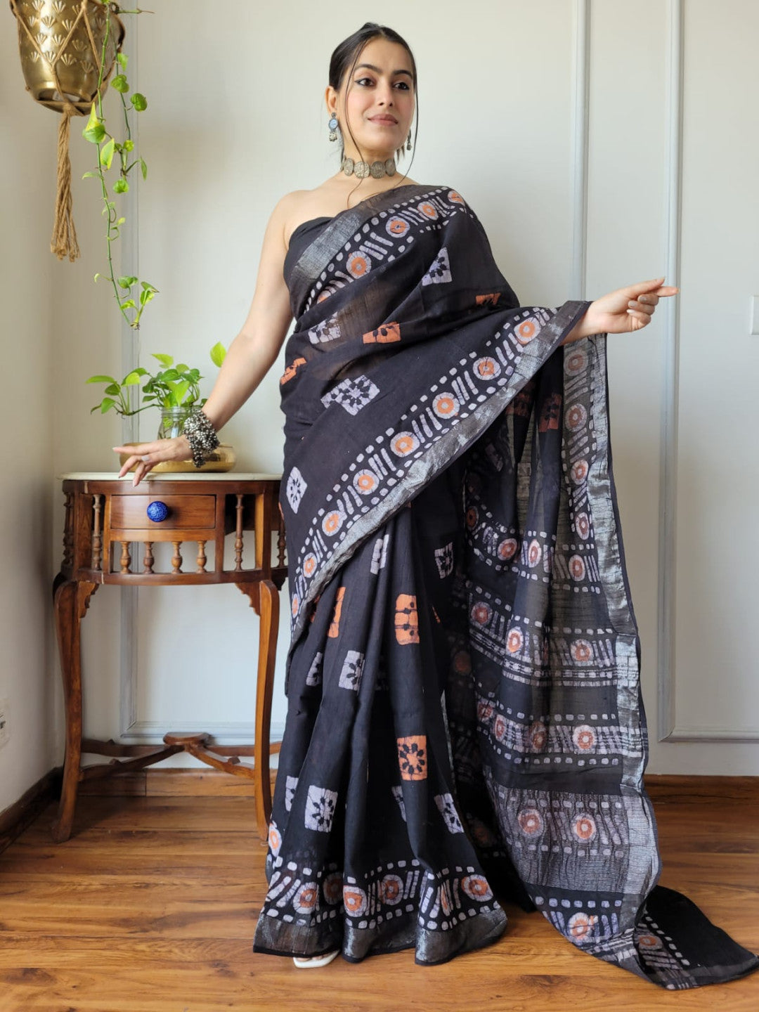 Mix Linen Cotton Saree With Batik Printed Work