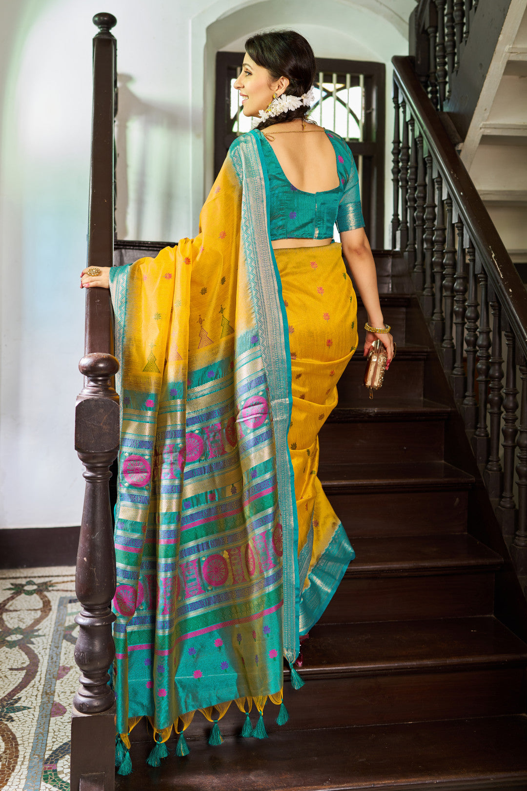 Handloom Raw Silk Saree With Zari Weaving Work