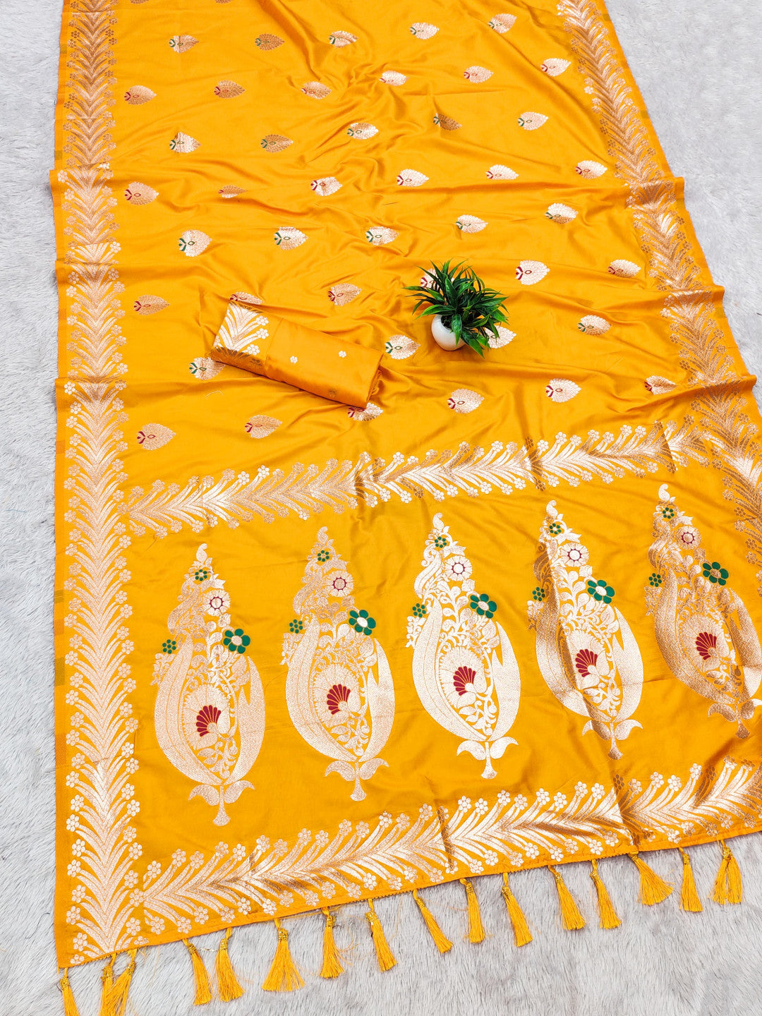 Yellow Traditional Banarasi Silk Saree With Zari Weaving Work