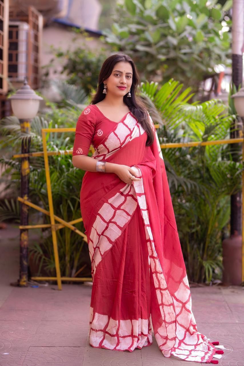 Red Soft Cotton Saree With Batik Printed Work