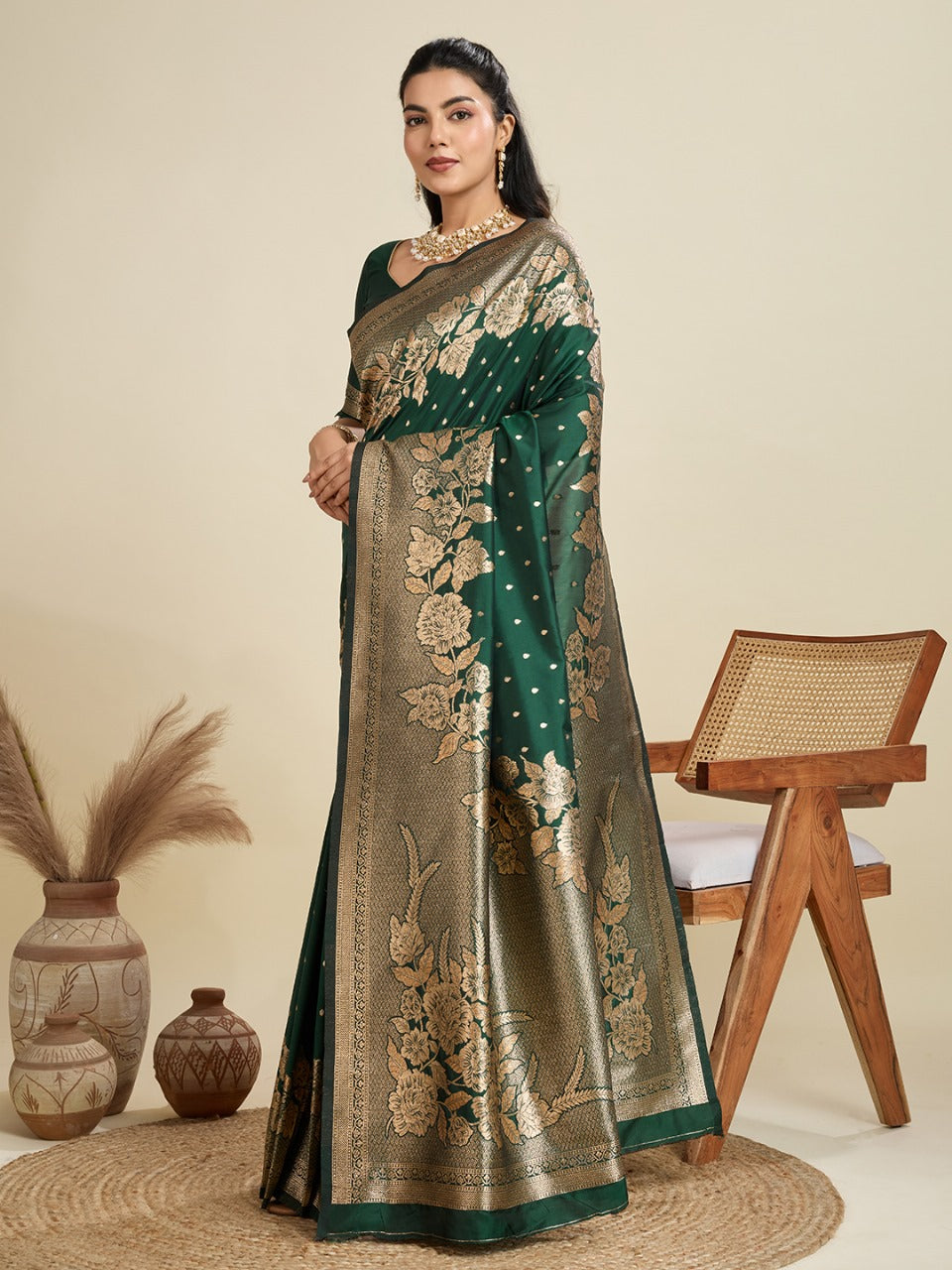 Dark Green Kanjivaram Silk Saree With Zari Weaving Border & Designer Rich Pallu