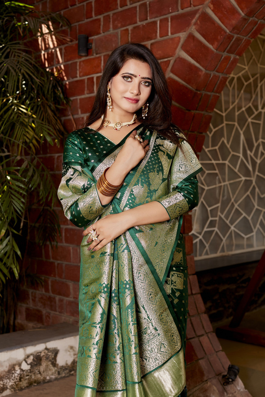 Green Kanjivaram Satin Silk Saree With Zari Weaving Butta & Rich Designer Pallu