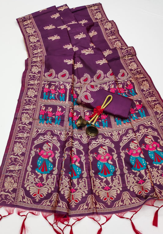 Magenta Traditional Handloom Raw Silk Saree With Woven Design