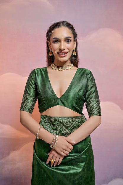 Dark Green Color Handloom Raw Silk Saree With Contrast Weaving Work