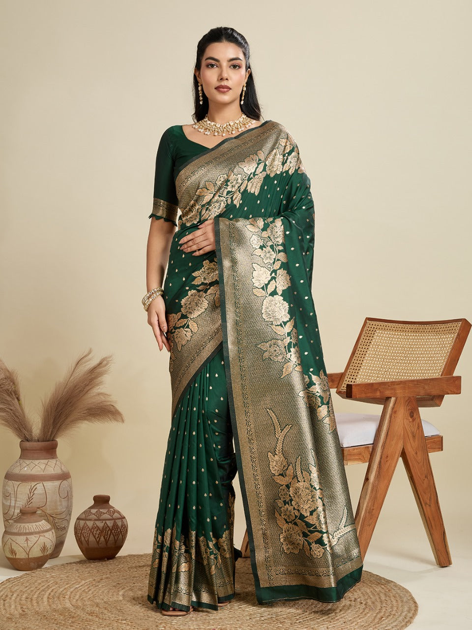 Dark Green Kanjivaram Silk Saree With Zari Weaving Border & Designer Rich Pallu