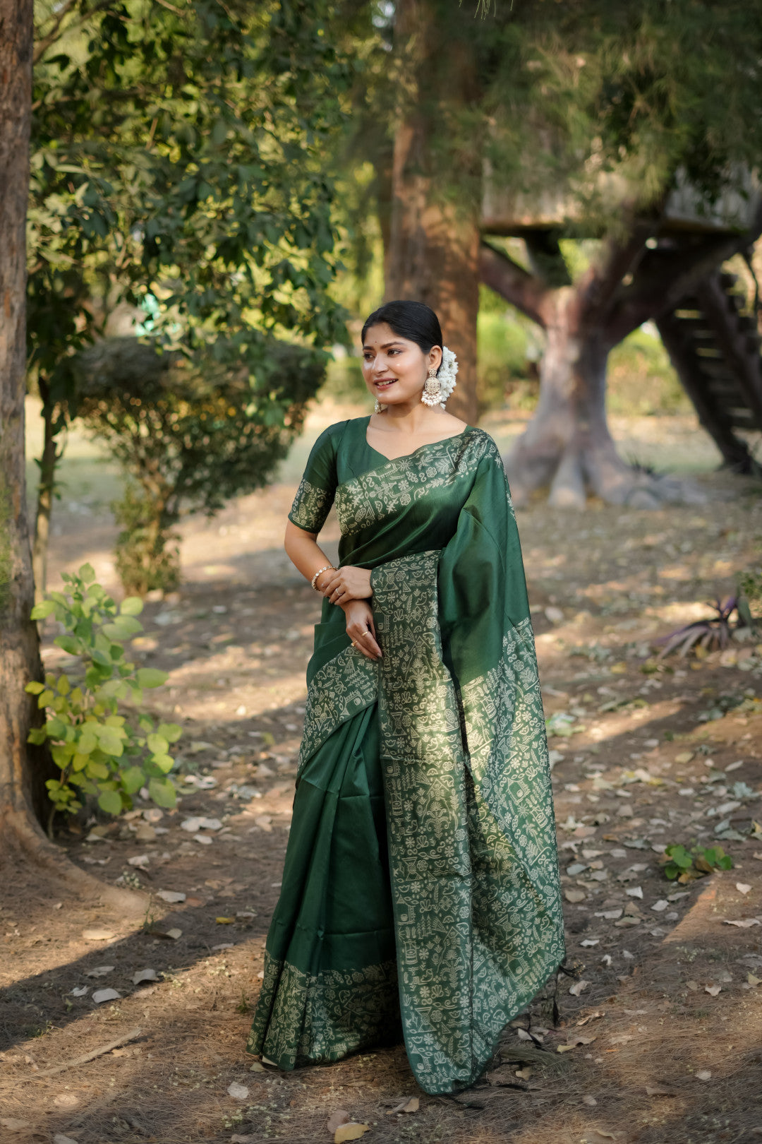 Green Handloom Raw Silk Saree With Contrast Weaving Work