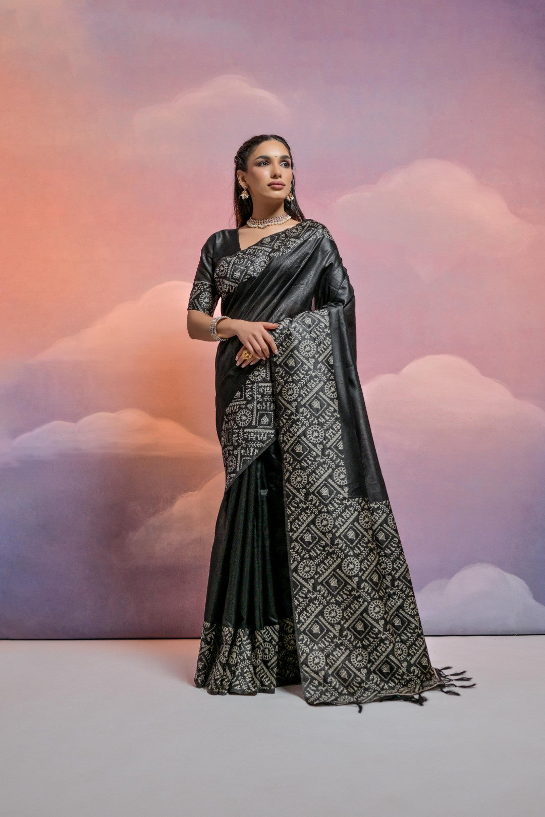 Black Color Handloom Raw Silk Saree With Contrast Weaving Work