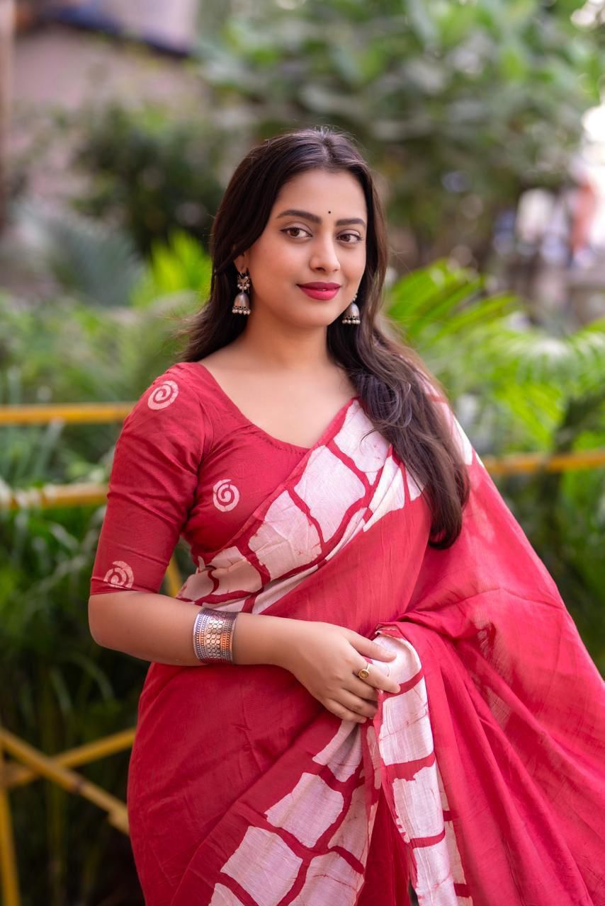 Red Soft Cotton Saree With Batik Printed Work