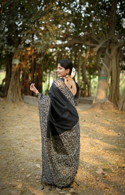 Black Handloom Raw Silk Saree With Contrast Weaving Work