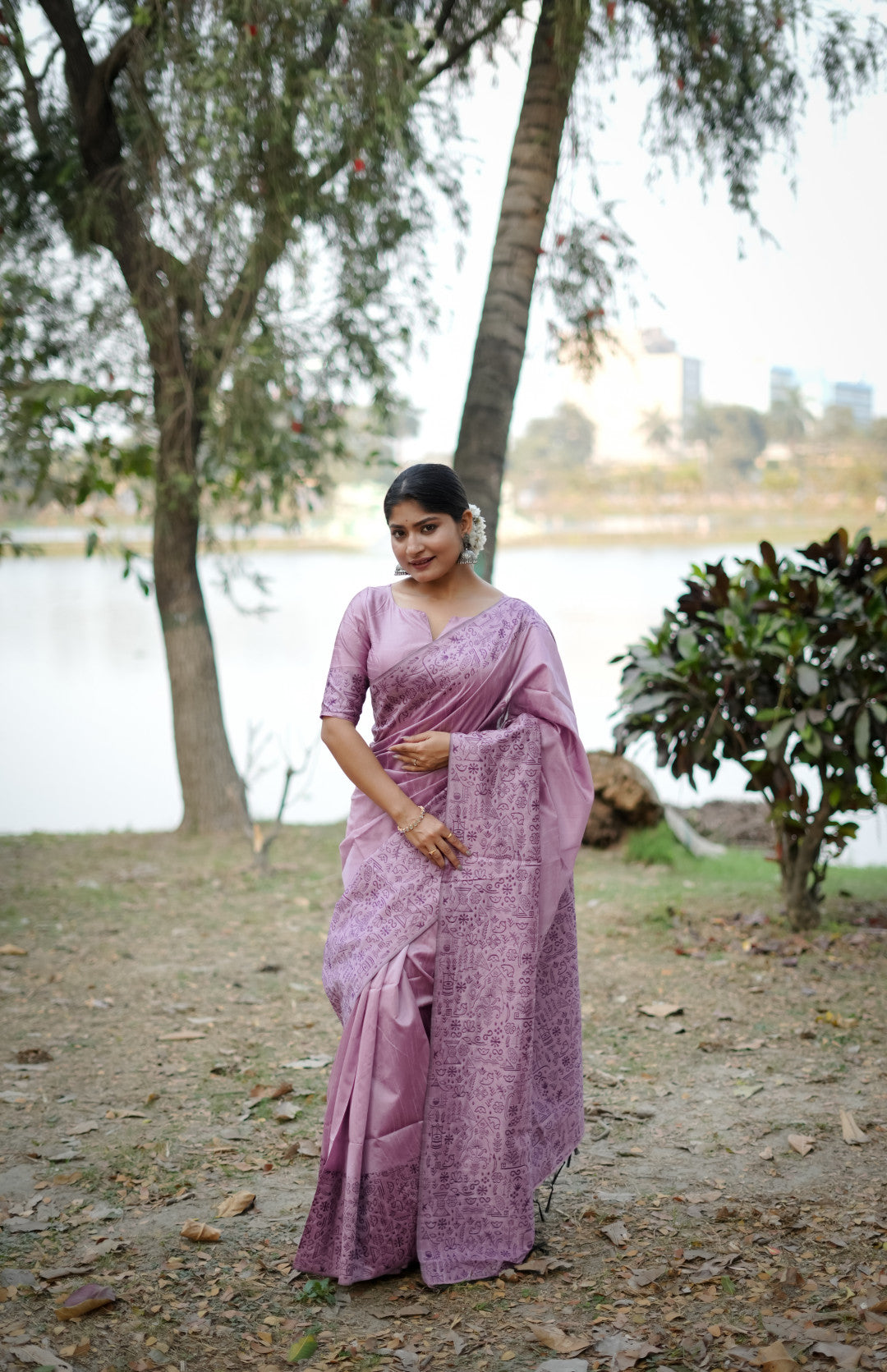 Lavender Handloom Raw Silk Saree With Contrast Weaving Work