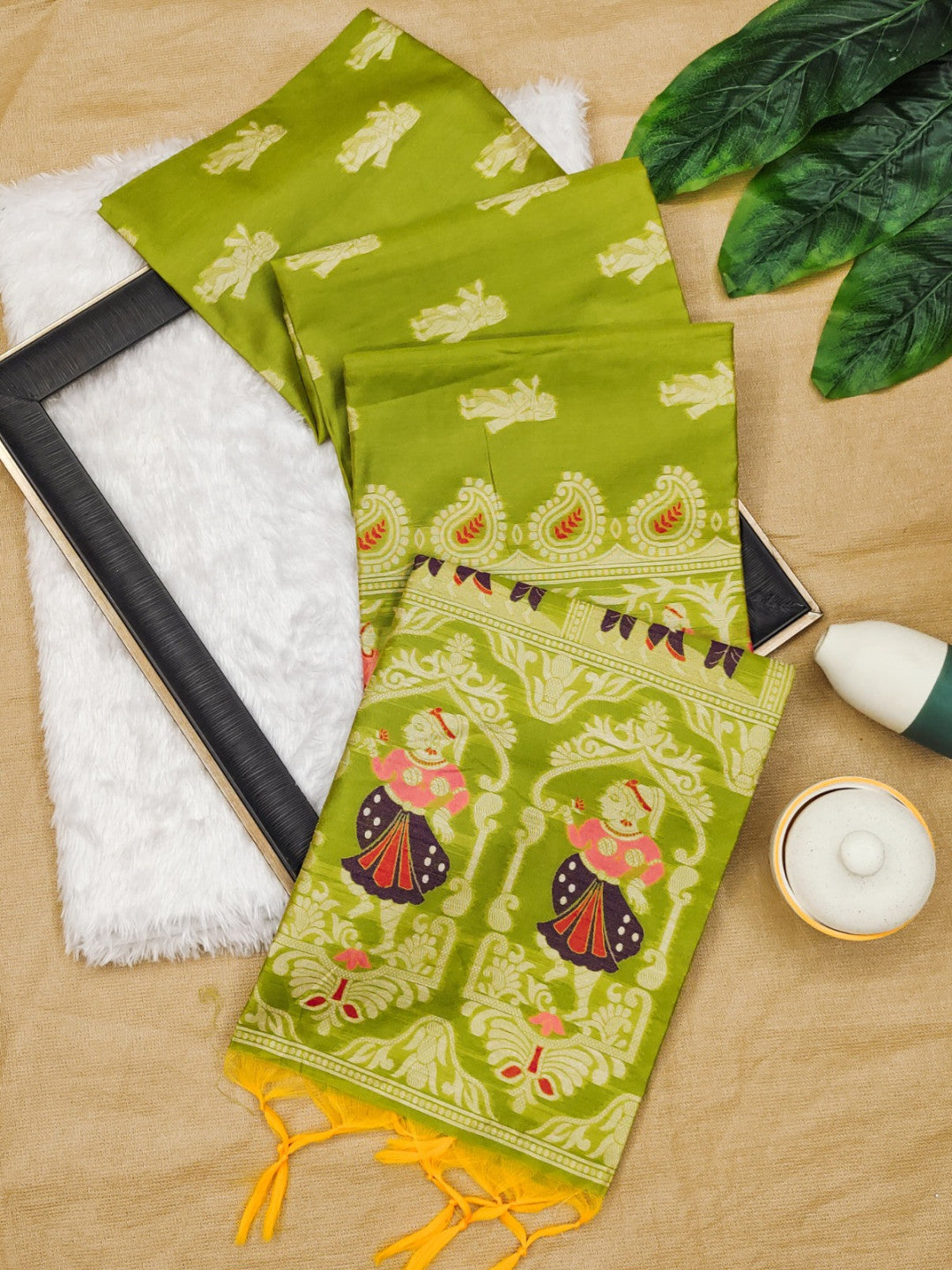 Mahendi Green Traditional Handloom Raw Silk Saree With Woven Design