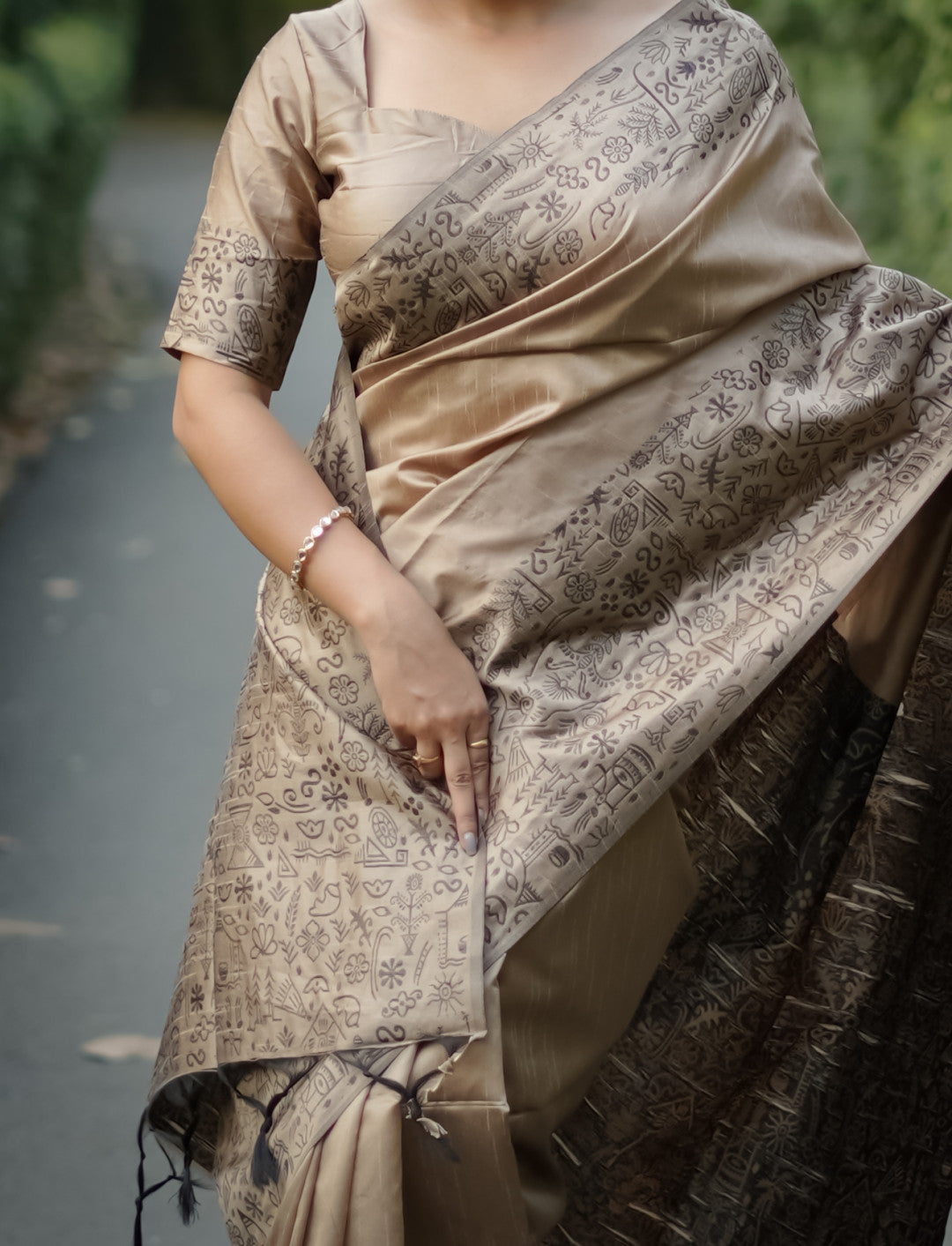 Cream Handloom Raw Silk Saree With Contrast Weaving Work