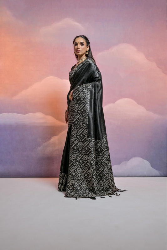 Black Color Handloom Raw Silk Saree With Contrast Weaving Work