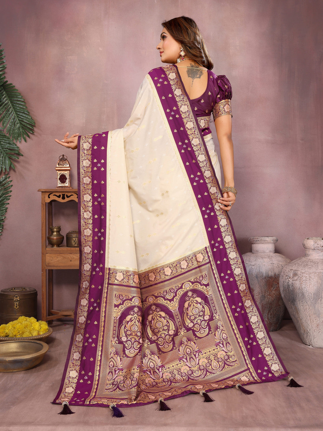 Off White Traditional Banarasi Silk Saree With Zari Weaving Work