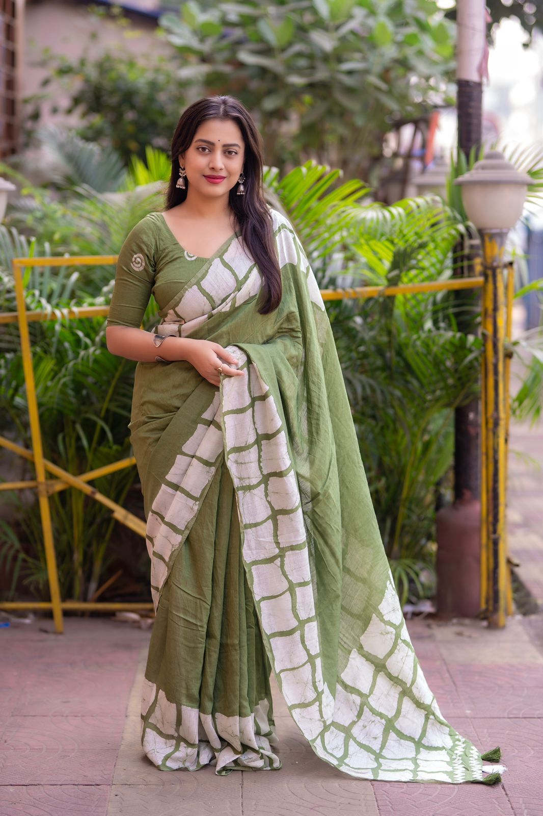 Mahendi Green Soft Cotton Saree With Batik Printed Work