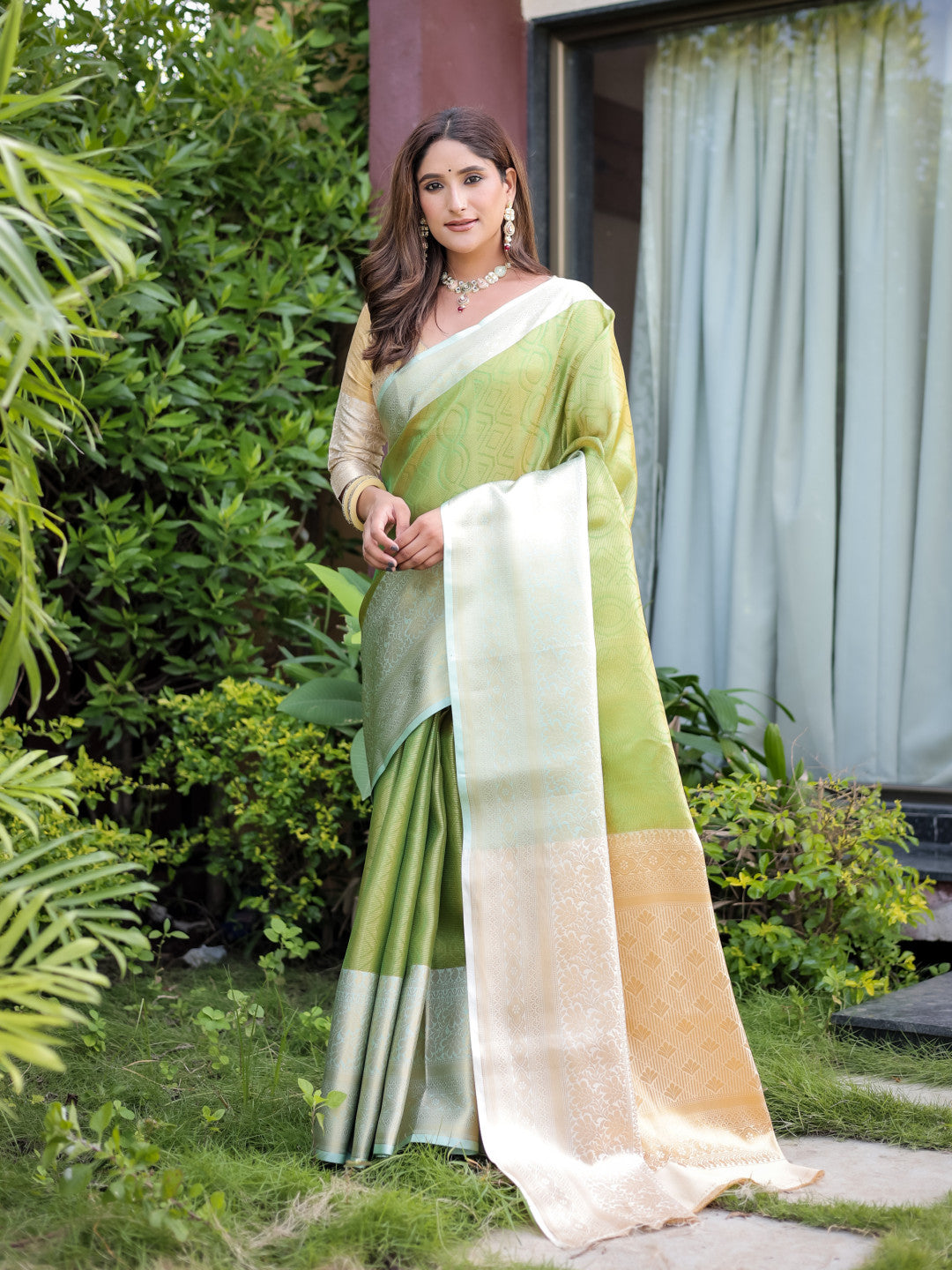Banarasi Handloom Silk Saree With Zari Weaving Work