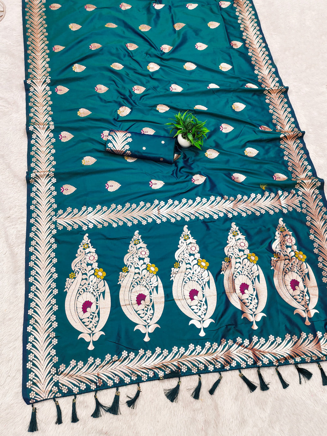 Firoji Traditional Banarasi Silk Saree With Zari Weaving Work