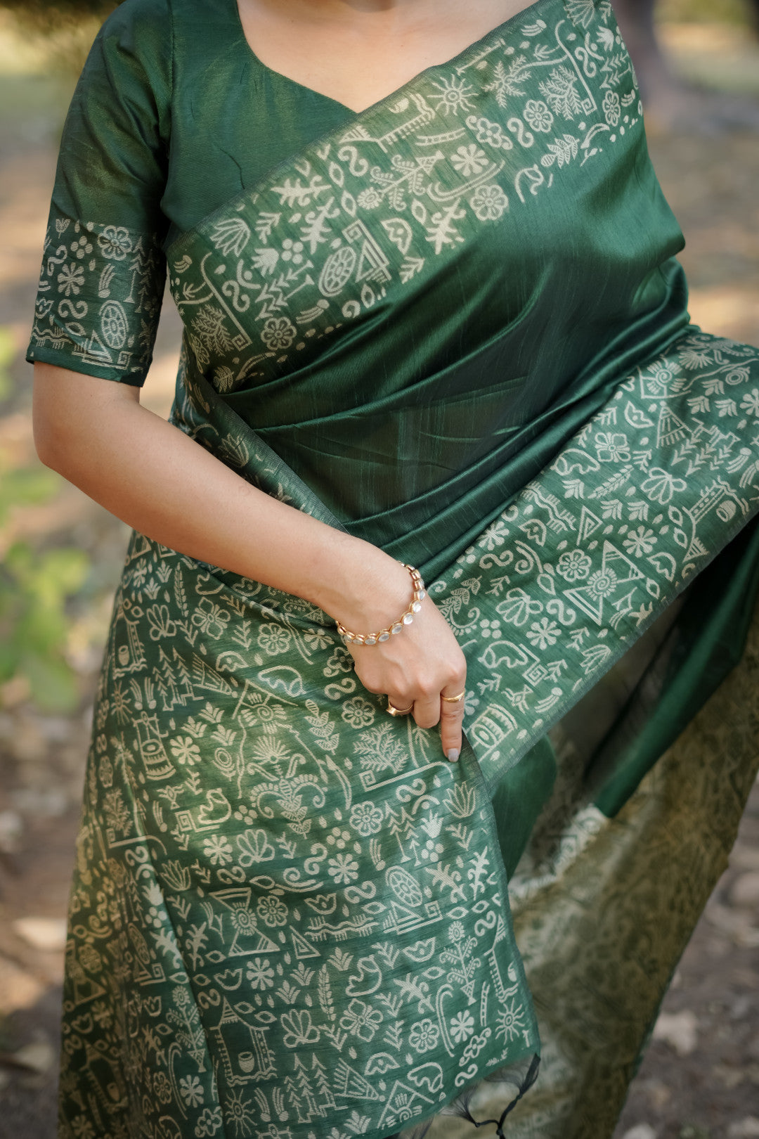 Green Handloom Raw Silk Saree With Contrast Weaving Work