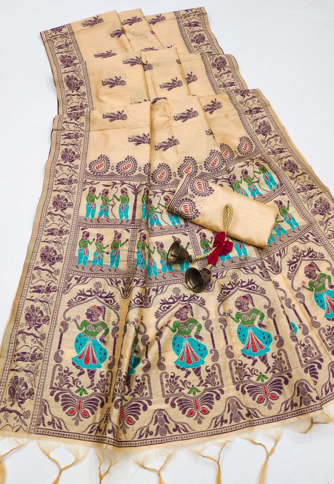 Cream Traditional Handloom Raw Silk Saree With Woven Design