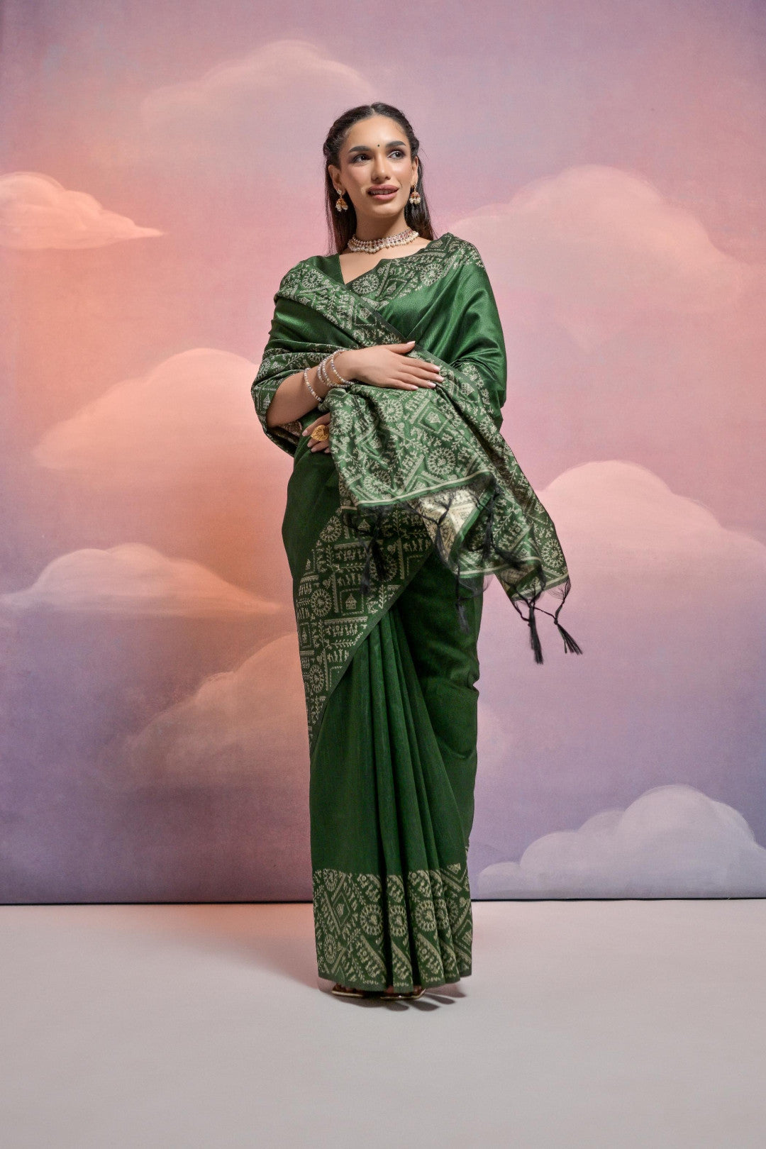 Dark Green Color Handloom Raw Silk Saree With Contrast Weaving Work