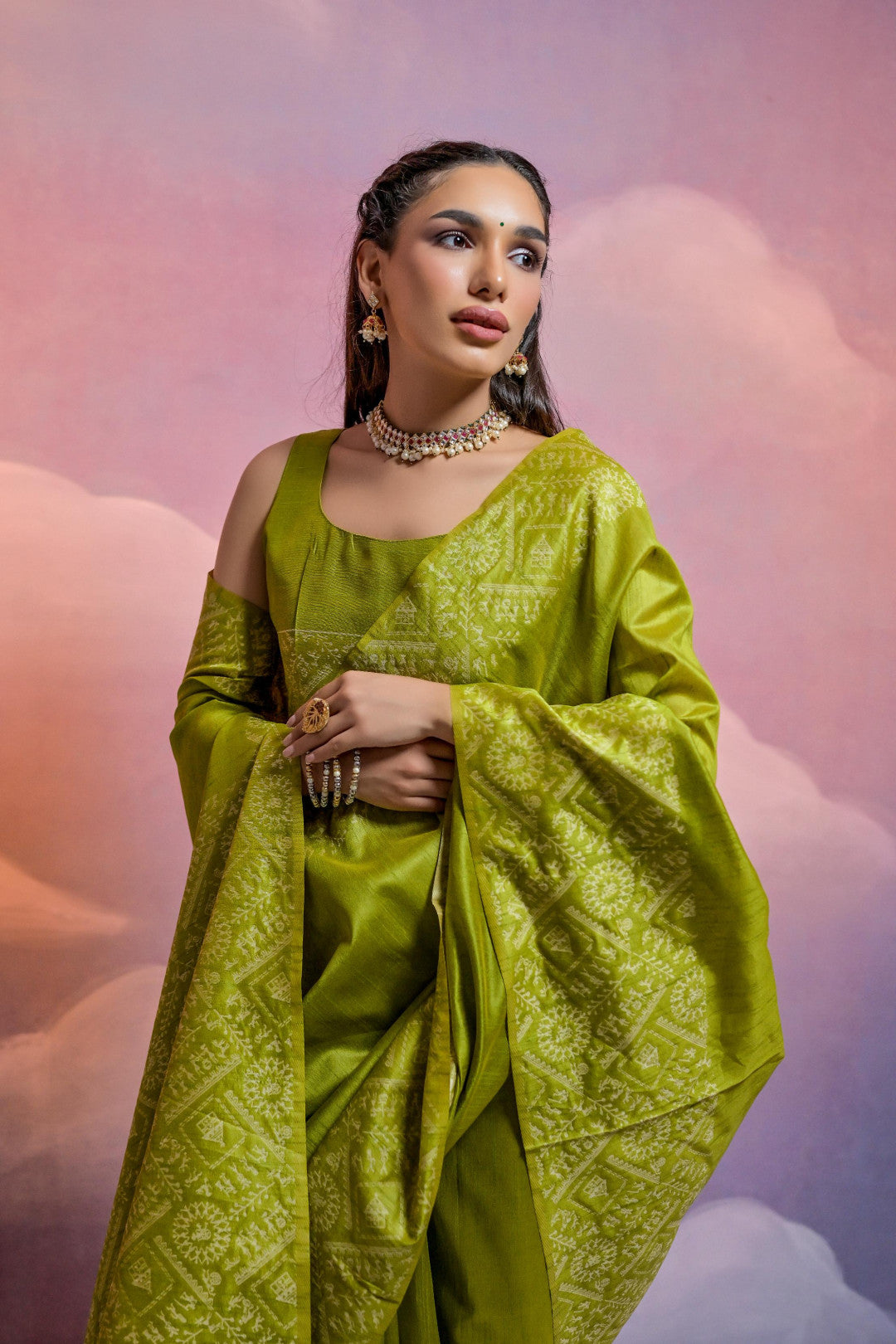 Mahendi Green Color Handloom Raw Silk Saree With Contrast Weaving Work