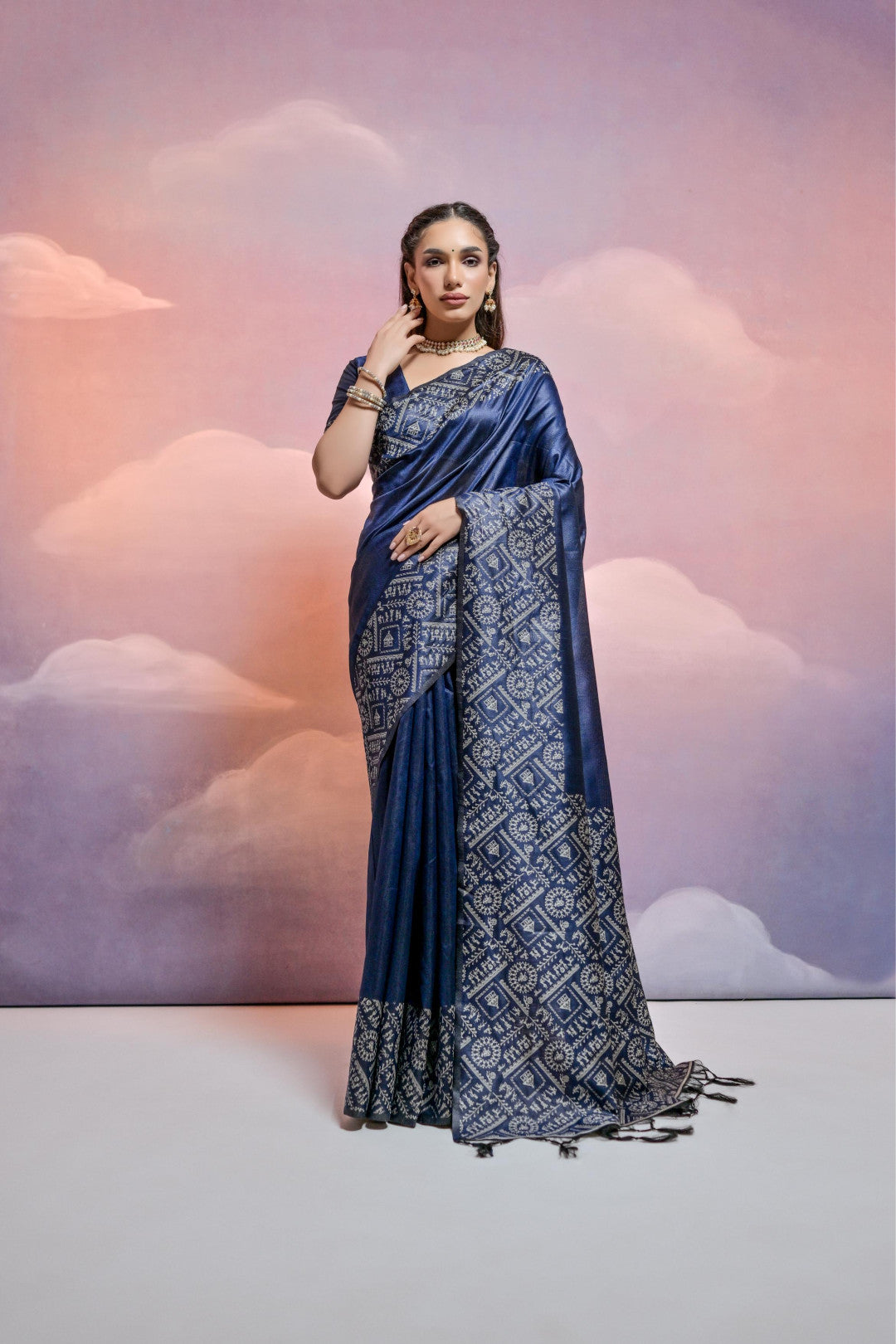 Navy Blue Color Handloom Raw Silk Saree With Contrast Weaving Work
