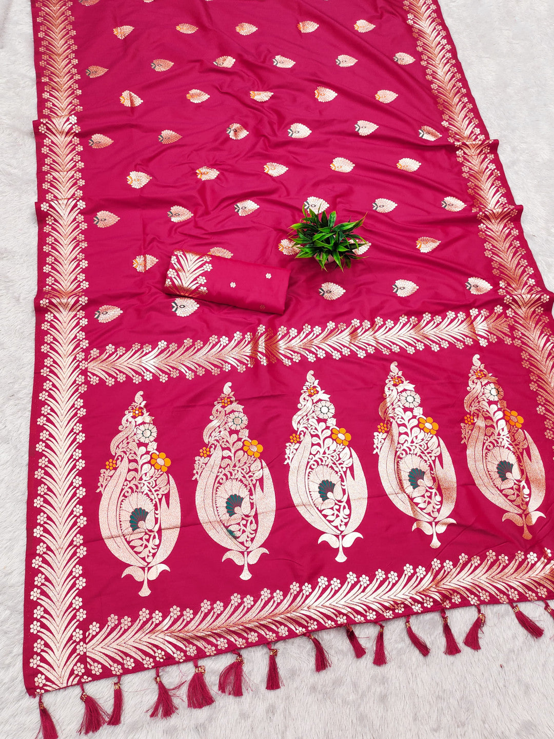 Rani Pink Traditional Banarasi Silk Saree With Zari Weaving Work