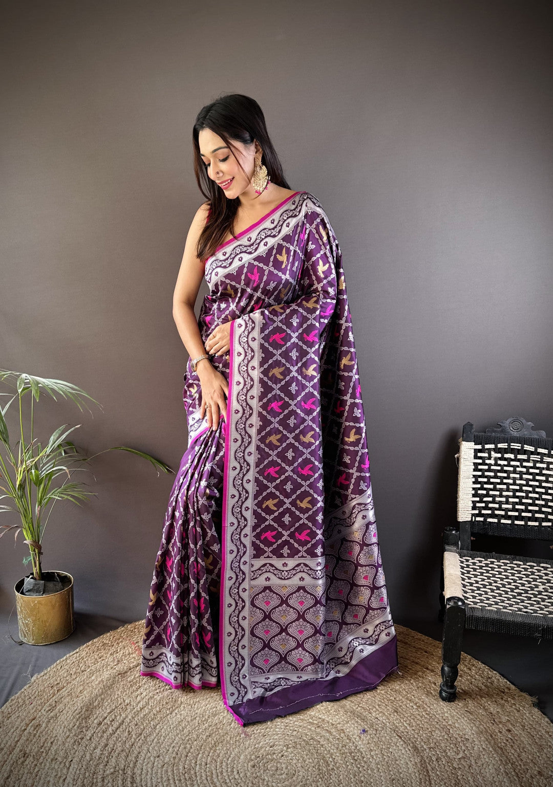 Magenta Lichi Silk Saree With Zari Weaving Work