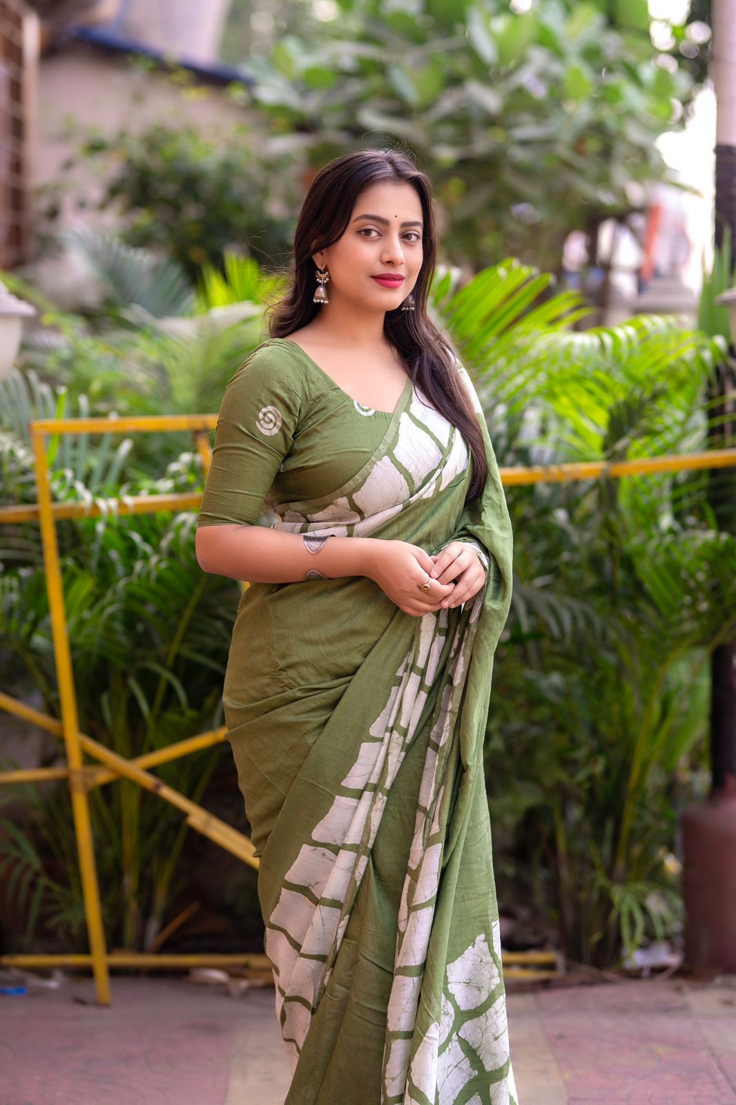 Mahendi Green Soft Cotton Saree With Batik Printed Work