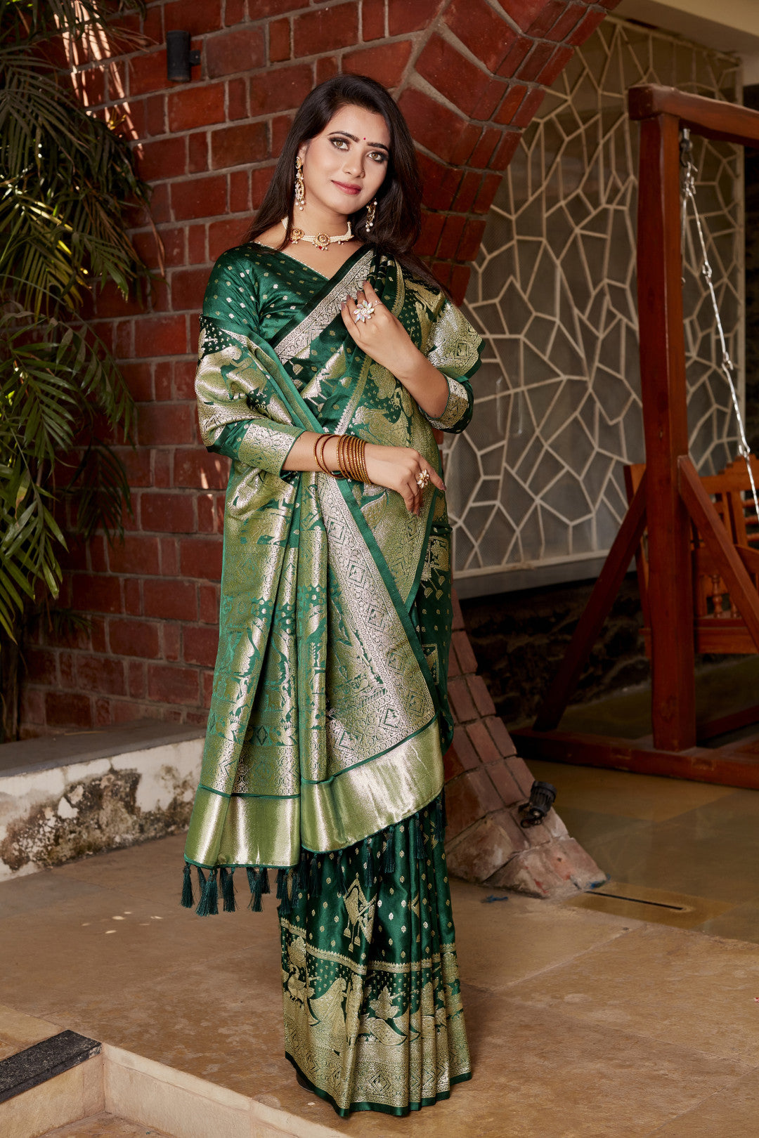Green Kanjivaram Satin Silk Saree With Zari Weaving Butta & Rich Designer Pallu
