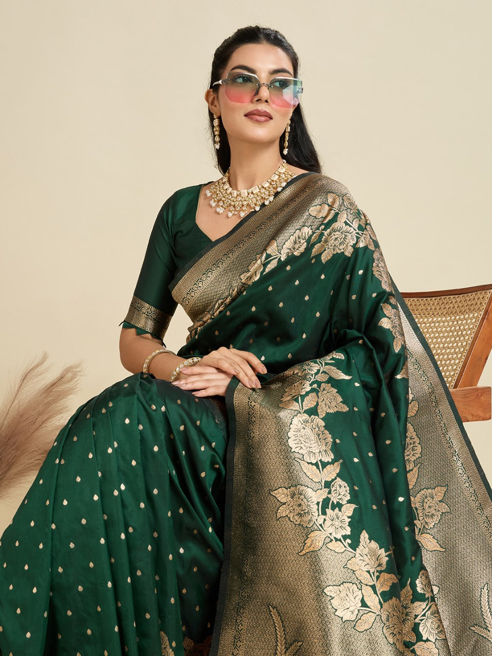 Dark Green Kanjivaram Silk Saree With Zari Weaving Border & Designer Rich Pallu