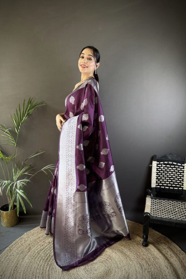 Dark Magenta Traditional Banarasi Silk Saree With Zari Weaving Work