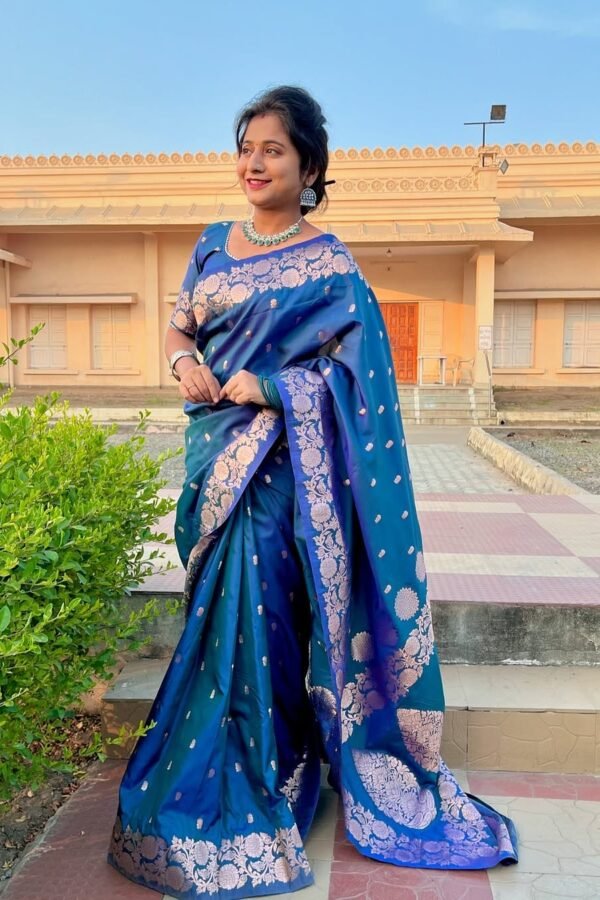 Morpeach Banarasi Silk Saree With Zari Weaving Work