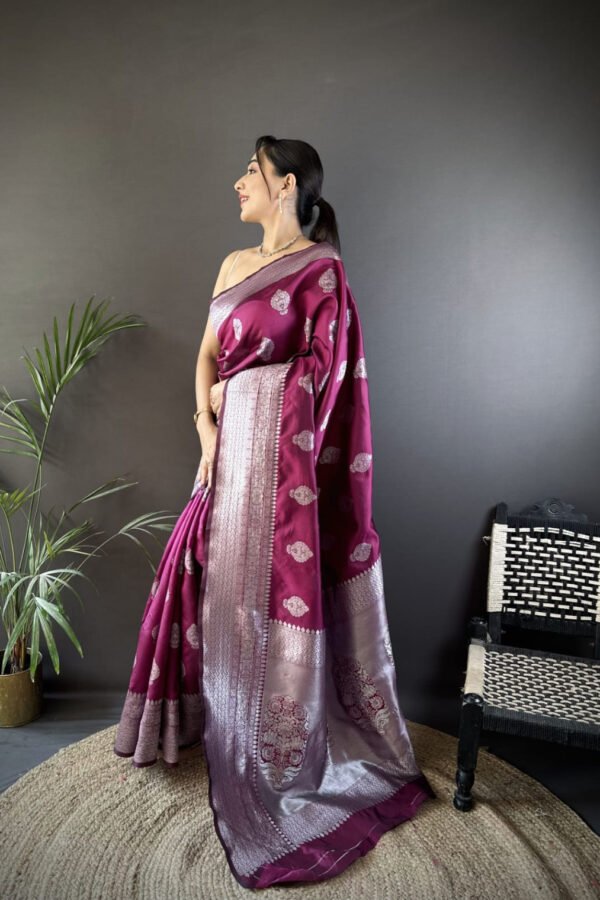 Magenta Traditional Banarasi Silk Saree With Zari Weaving Work