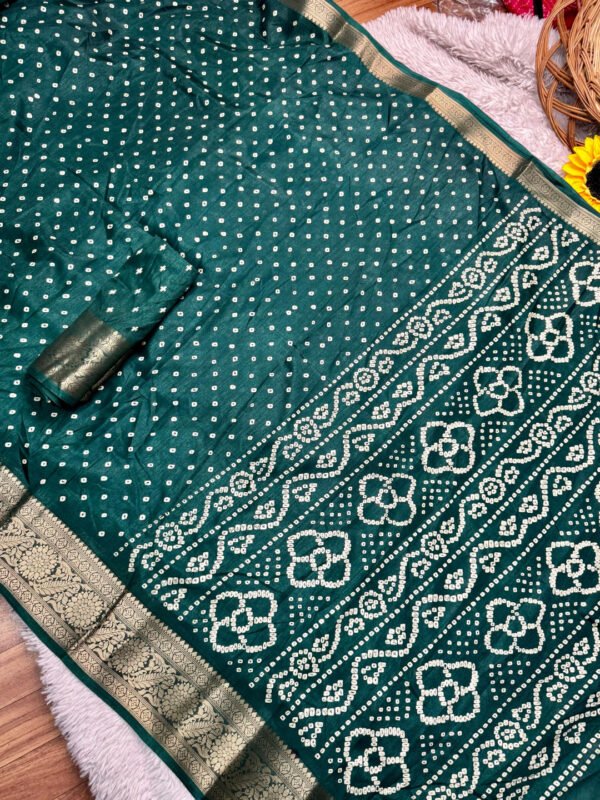 Green Dola Silk Bandhej Saree With Zari Border - Image 2