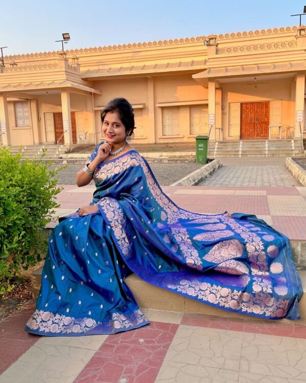 Morpeach Banarasi Silk Saree With Zari Weaving Work - Image 3